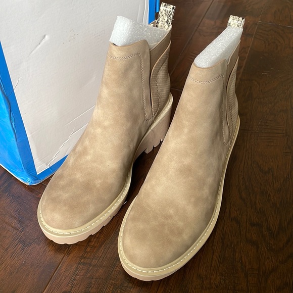 Women’s Brown NWT 9.5 Combat Fashion Booties - Picture 1 of 8